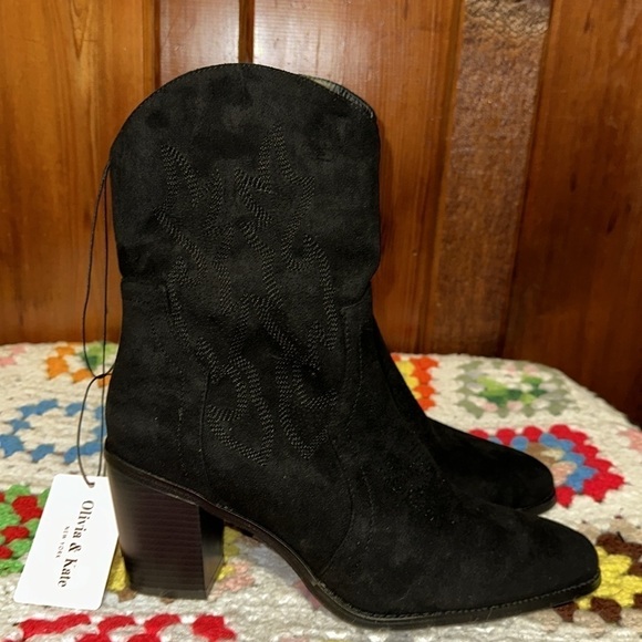 NWT Olivia & Kate Boots Size 9 - Picture 3 of 10